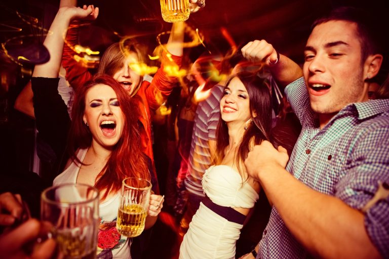 5 predloga kako da izgledate u novogodišnjoj noći