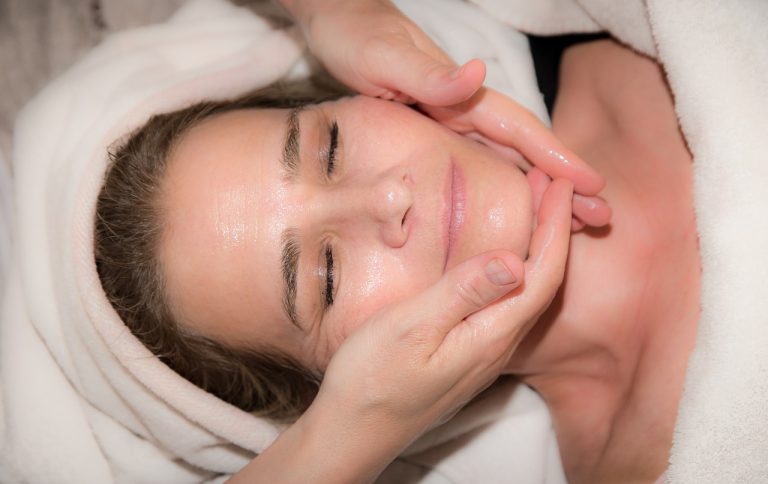 Kozmetičar ili dermatolog – u čemu je razlika?