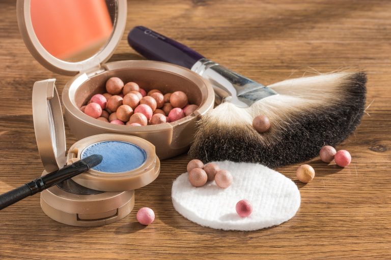 Mineralna vs. obična šminka – u čemu je razlika?